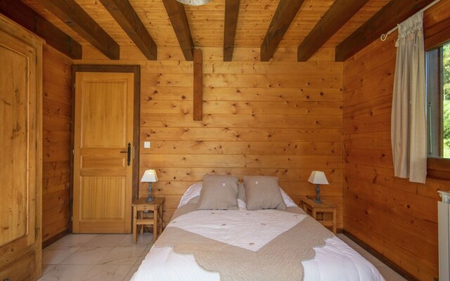 Cosy, Charateristic Chalet Near the Petit Châtel Lifts