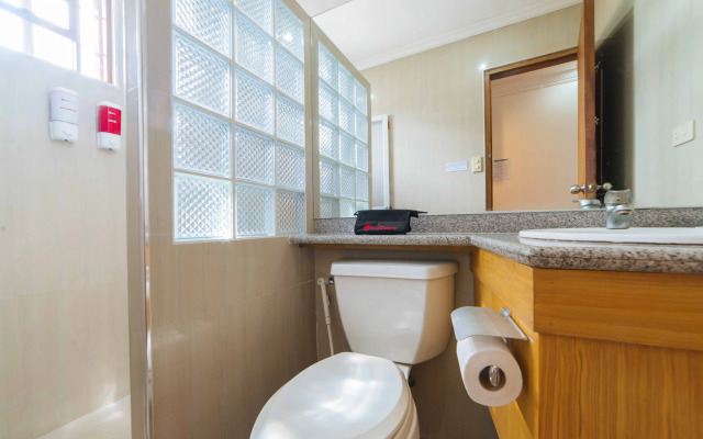 RedDoorz Plus @ Starhomes Olivianville