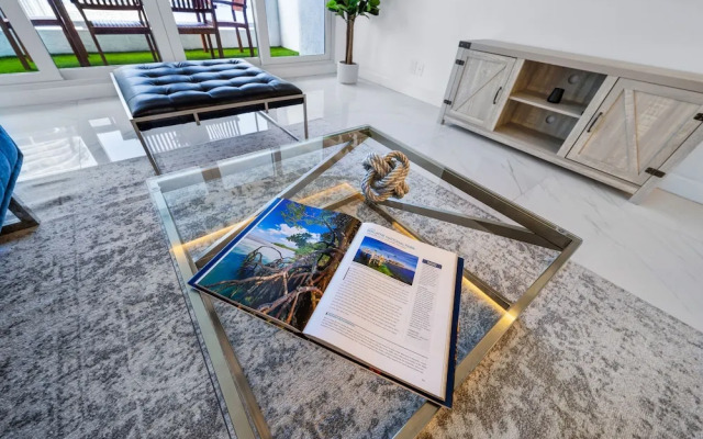 Serene and Modern Apartment Centrally Located