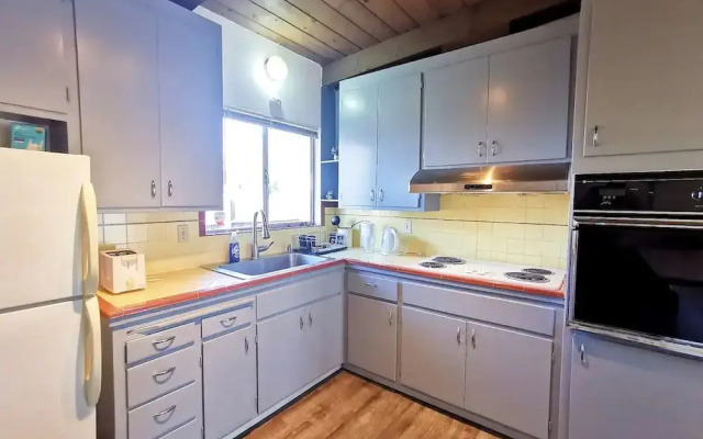 Comfy 2BR 1Bath Apartment near HWY580-80