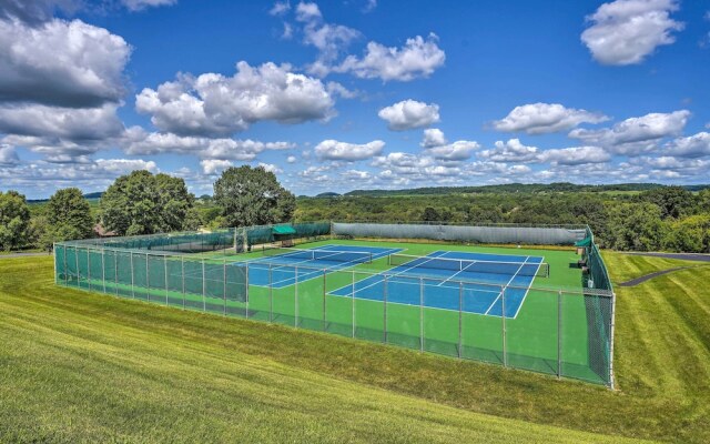 Galena Townhome w/ Deck & Golf Course View!