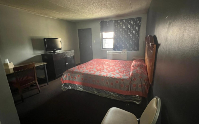 Capital O Empire Motel Chicago I-94