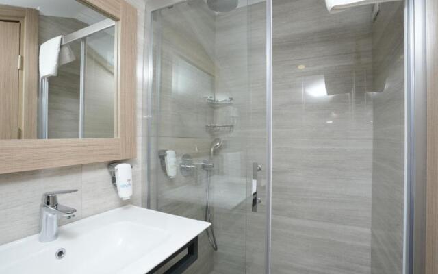 Alesta Seaside Residence