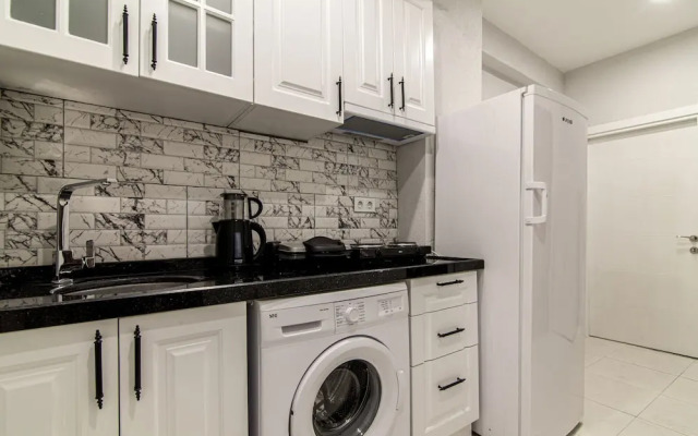 Centrally Located Apartment With Backyard in Sisli