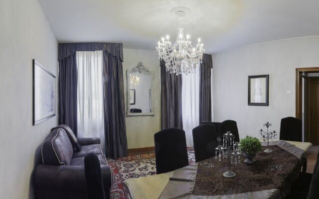 San Marco Luxury Canal View Apartments