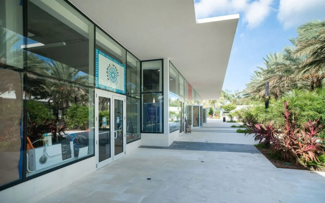 Spacious 1BR 1bth Apt w Rooftop Pool Near Beach