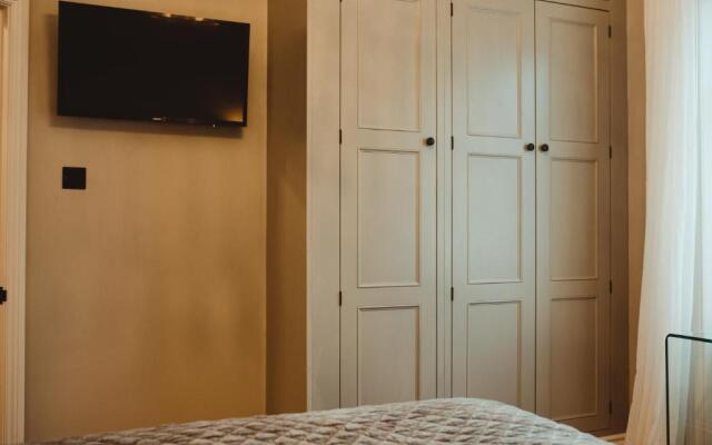 ch1 boutique stays - queen suite