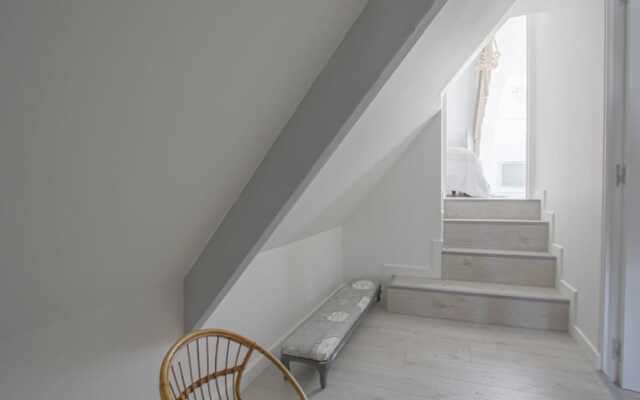 Comfy Apartment in Bayeux. Communal Terrace/livingroom and Kitchen