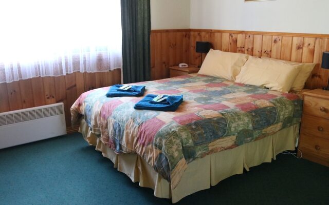 Meredith House & Apartments Strahan