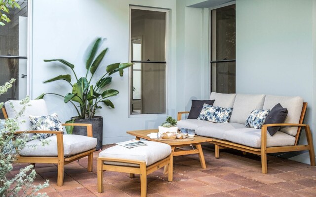 A PERFECT STAY - Shore Beats Work