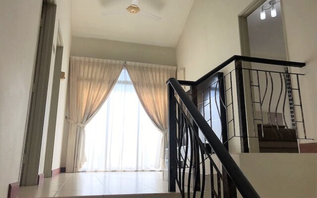 OYO 90476 Casa Azlinda Muslim Homestay I