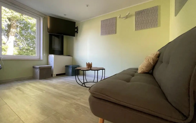 Prime 2Br Apt Next to Train Station