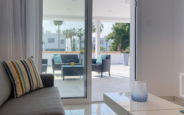 Phaedrus Living Luxury Flat Semeli