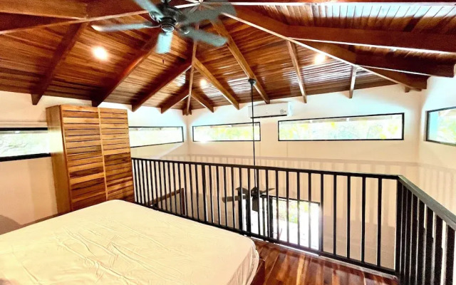 Makanas Beach Bungalows