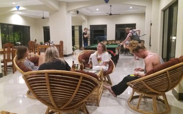 Blue Diamond Guest House - Hostel