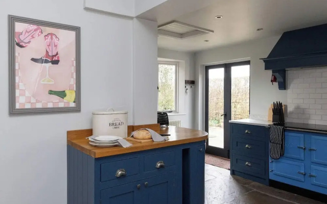 House Annexe Sleeps 18 Heated Pool