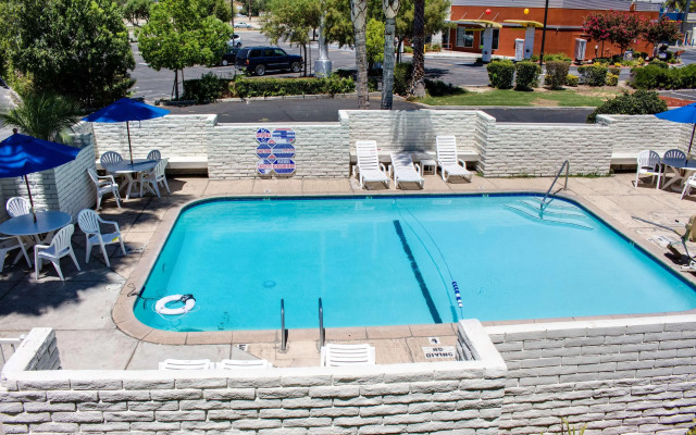 Motel 6 Bakersfield, CA - South