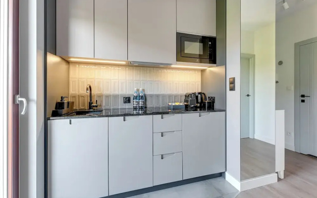 Aura III & Parking by Downtown Apartments
