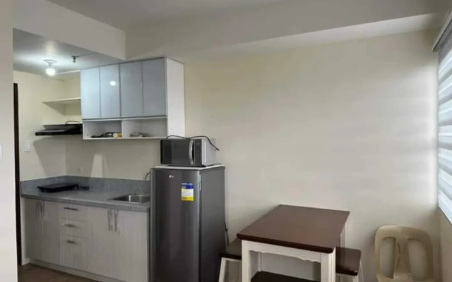 Fullerton Suites