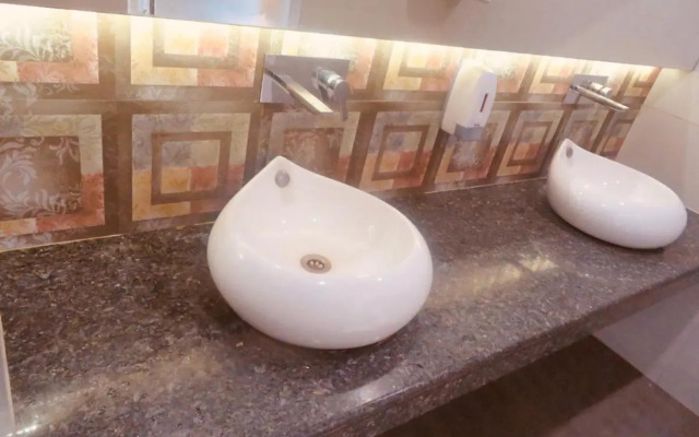 Hotel Ratana International