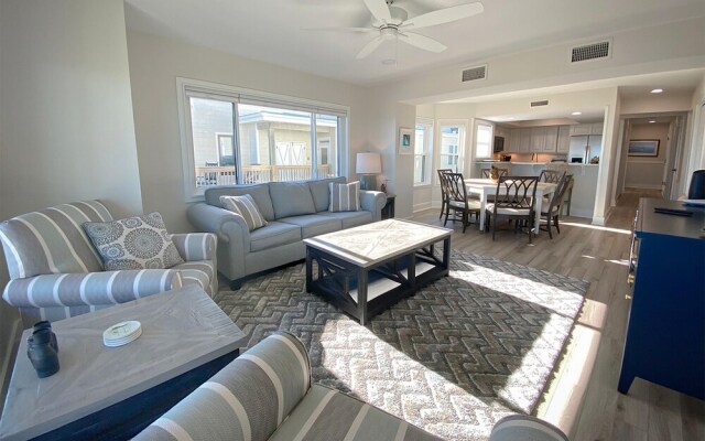 Aqua Vista by Sea Scape Properties