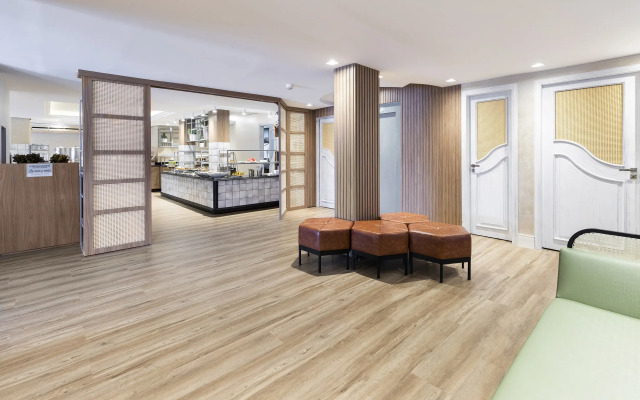 H Hotel