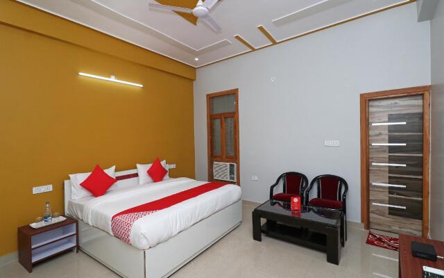OYO 28244 Hotel Sammy Grand