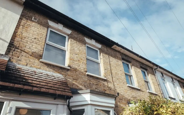 Park Street- Free Parking- Perfect for Contractors
