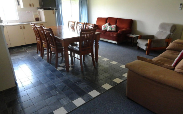 High View Family Cottages