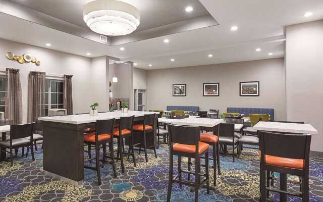 La Quinta Inn & Suites by Wyndham San Antonio Northwest