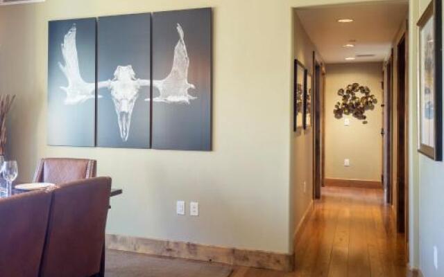 Edgemont 2704 - Luxury Ski-in Ski-out Condo