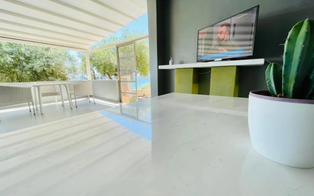 Afitos Apartments & Studios