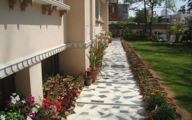 Om Niwas Suite Hotel