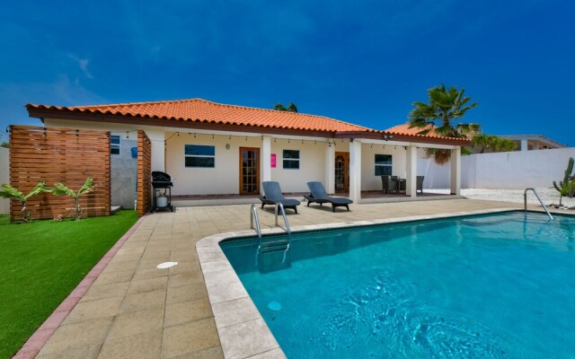 Stylish Villa, Private Pool, Bbq, Privacy