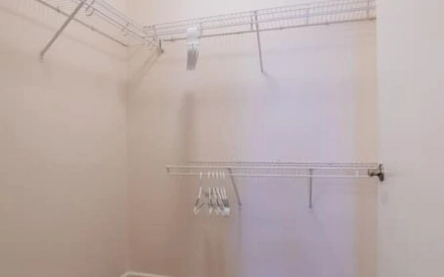 Onsite Gym Pool Fast Wifi More