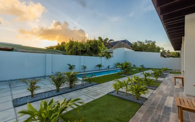 Lovely One Bedroom Apartment w Amazing Location