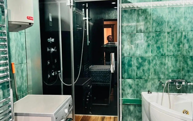 SPACIOUS Apt in Yerevan with JACUZZI Near Opera