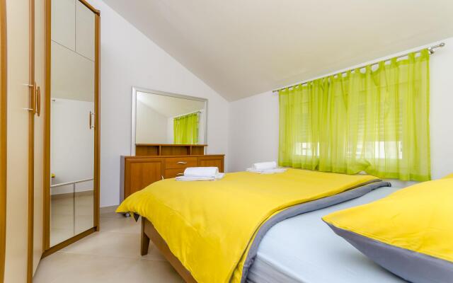 Apartment Dora