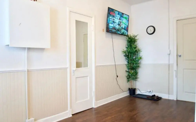 Cozy Studio for the Business Traveler DT Coffee