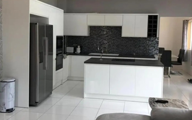 Stunning 3-bed Apartment in Rodney Bay