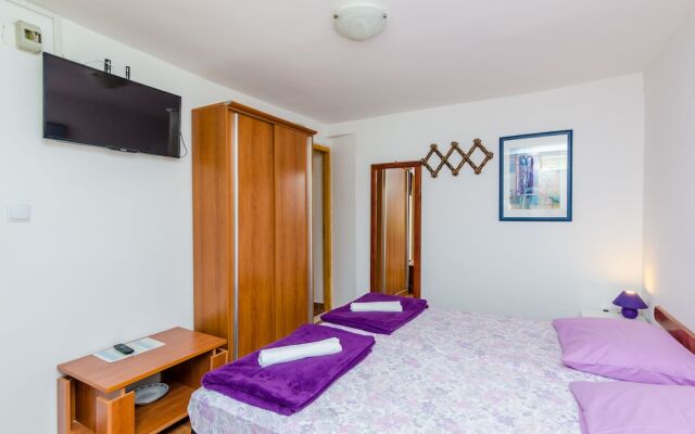 Apartments & Rooms Mihajica