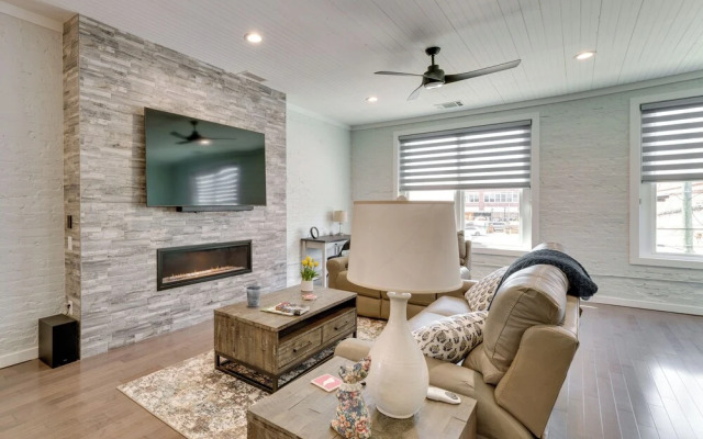 Walk to Downtown: Cozy Lenoir Apartment!