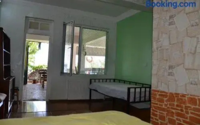 TJ Guest House