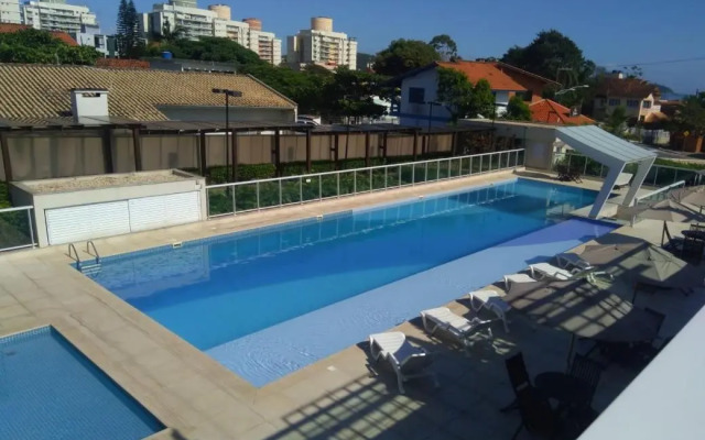 Maravilhoso apartamento novo em condomínio clube.