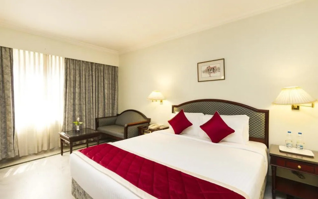 OYO Premium Majestic Freedom Park