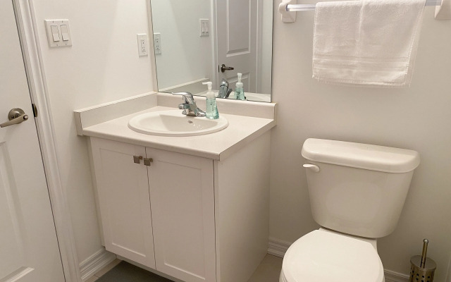 Relaxing Master Private Bedroom