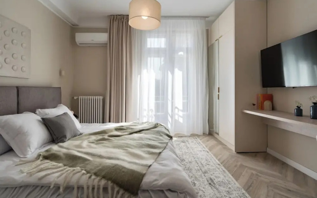 Elegant 3BR Steps away Cismigiu Gardens