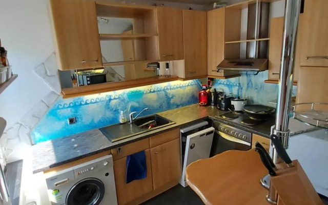Quiet apartment close to town