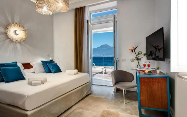 Villa Degli Dei - Private Waterfront Villa