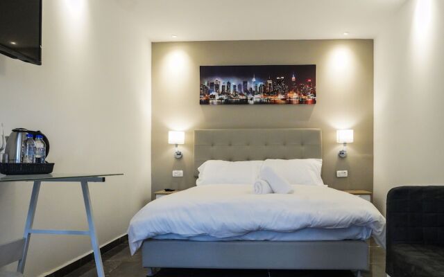 Lago Suites Hotel